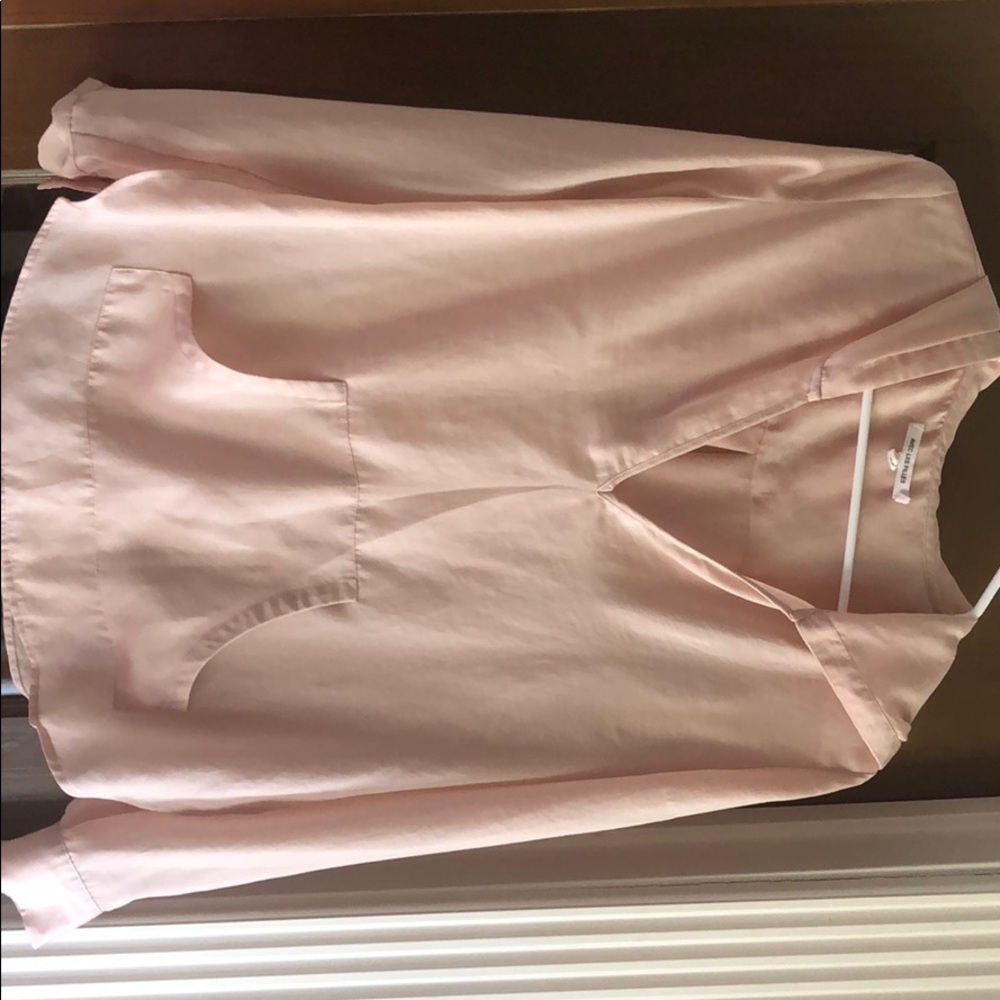 Avec les filles- thin hooded shirt